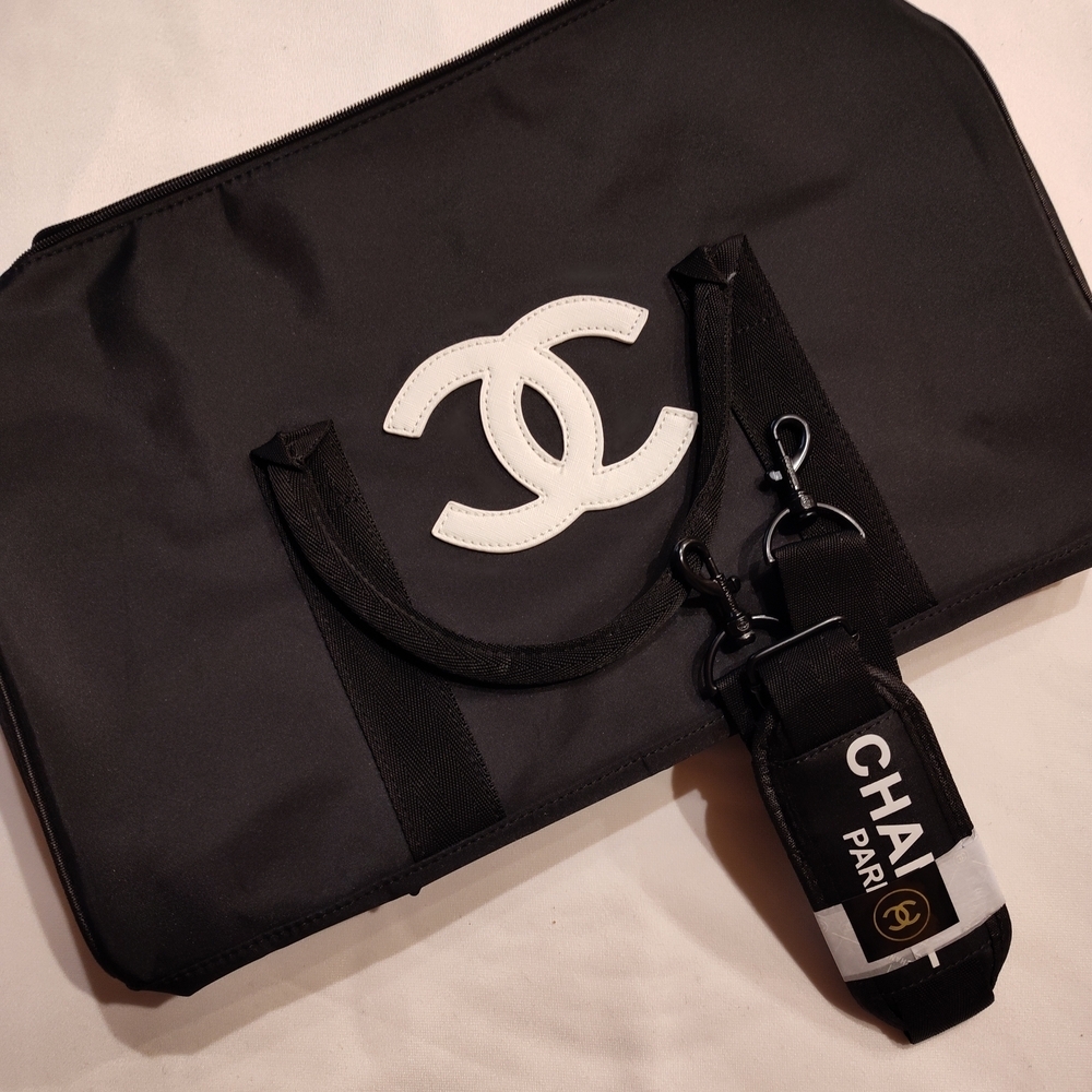 CHANEL Black Logo Tote Bag Detachable Crossbody Strap White CC New Tote Bag - Picture 2 of 8